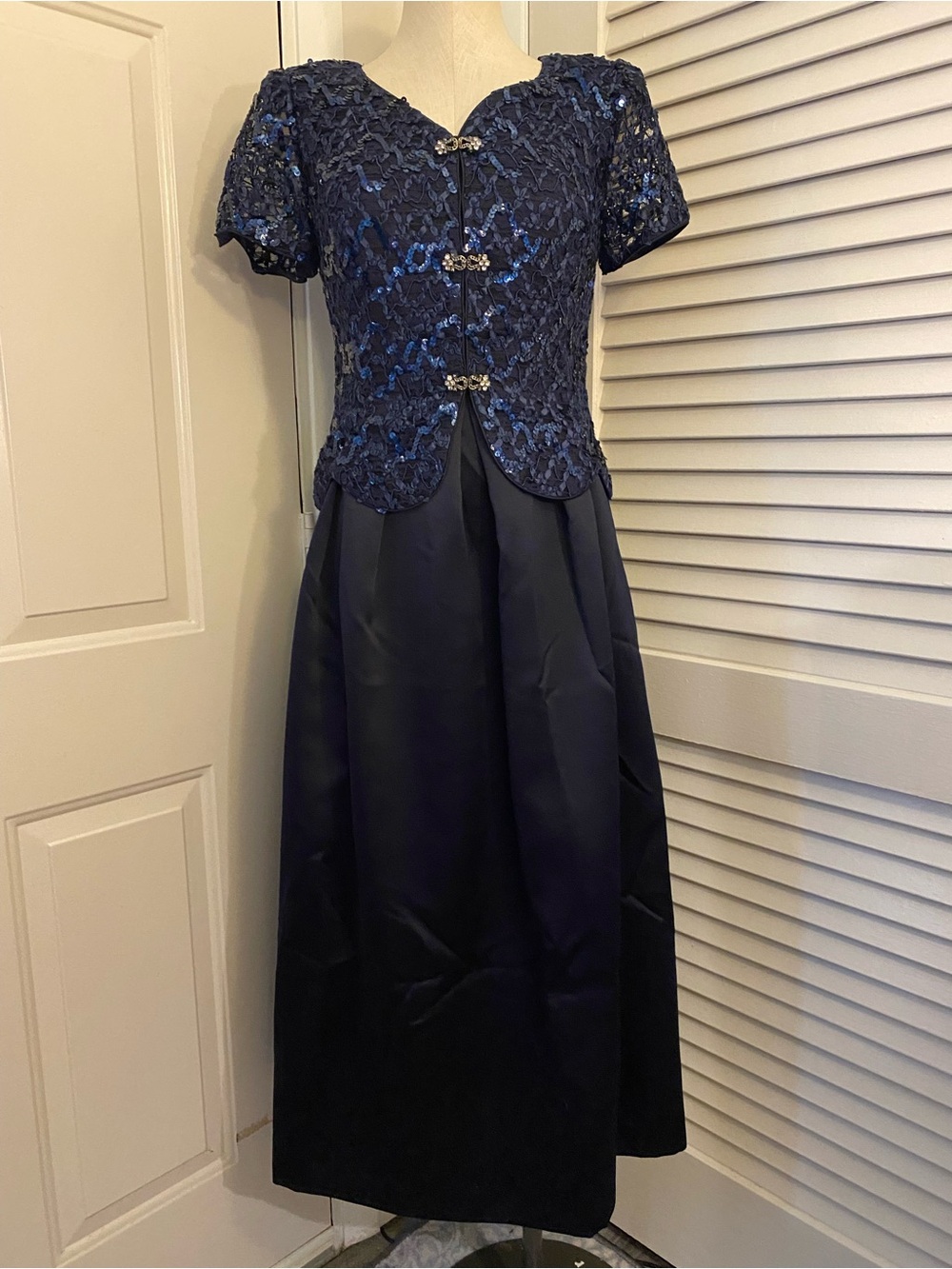 NWT- Vintage 90’s “Jeffrey & Dara” Midnight Blue Evening Midi Dress- Size 4